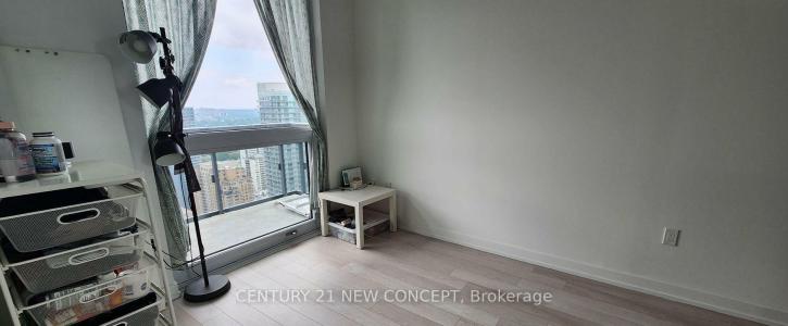 39 ROEHAMPTON AVENUE, Toronto, Ontario M4P 1P9, Canada