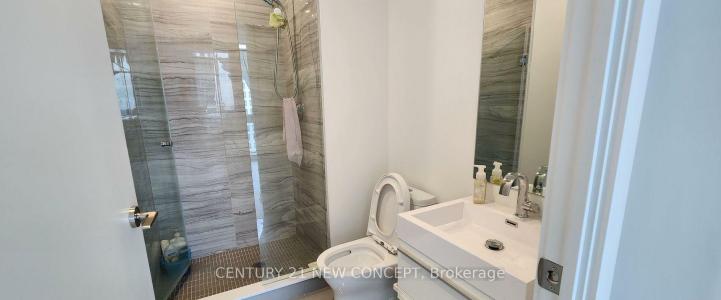 39 ROEHAMPTON AVENUE, Toronto, Ontario M4P 1P9, Canada