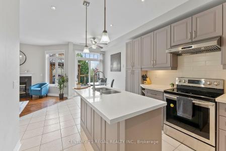 42 BALLYMORE DRIVE, Aurora, Ontario L4G 7E6, Canada