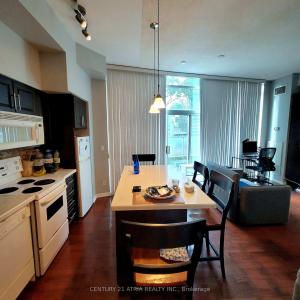 18 YONGE STREET, Toronto, אונטריו M5M 3G5, קנדה