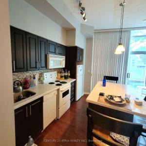 18 YONGE STREET, Toronto, אונטריו M5M 3G5, קנדה