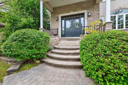 46 CUMMING DRIVE, Barrie, Ontario L4N 0C5, Canadá
