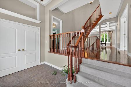 46 CUMMING DRIVE, Barrie, Ontario L4N 0C5, Canadá