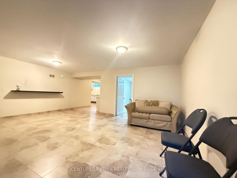 94 KINGS CRESCENT, Ajax, Ontario L1S 2M7, Canada