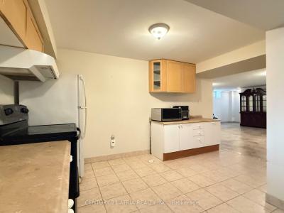 94 KINGS CRESCENT, Ajax, Ontario L1S 2M7, Canada