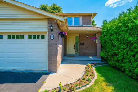 47 FARMHILL COURT, Toronto, Ontario M1B 2M1, Canada