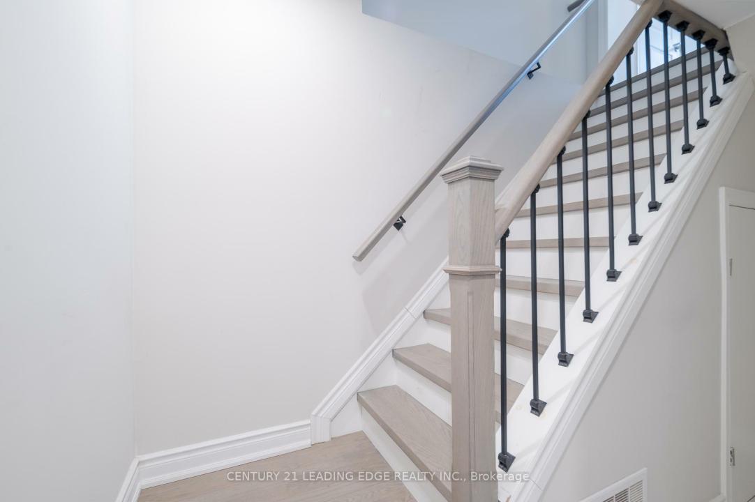 314 GROVE STREET E, Barrie, Онтарио L4M 5J3, Канада