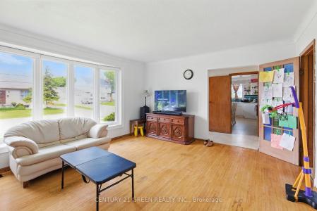 42 BLOOMFIELD AVENUE, St. Catharines, 安大略省 L2P 1X3, 加拿大