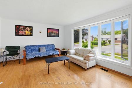 42 BLOOMFIELD AVENUE, St. Catharines, 安大略省 L2P 1X3, 加拿大