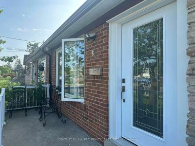 84 GOLDSBORO ROAD, Toronto, Ontario M9L 1A7, Canada