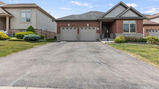 11 AARON TRAIL, Welland, Ontario L3B 6G4, Kanada