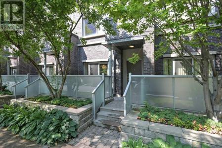 315 VILLAGE GREEN SQUARE, Toronto (agincourt South-malvern West), Ontario M1S 0L2, Canada