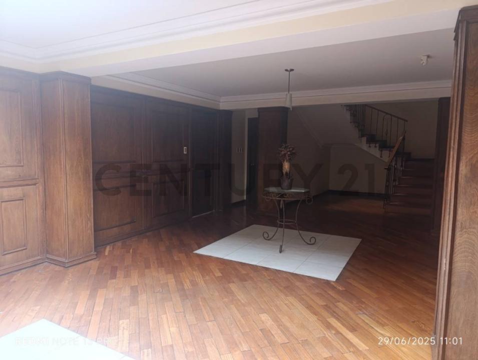 Calle 32, Zona Achumani – Urb. Las Violetas, Edif. VIAREGGIO 2, Achumani, La Paz 00001, 玻利維亞