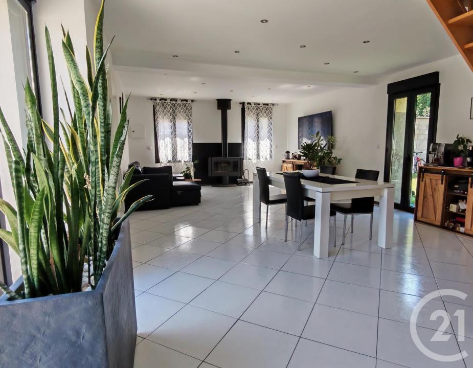 Neuilly Sous Clermont, Picardie 60290, アキタン