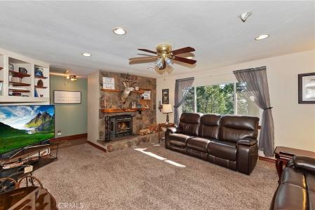 292 Heliotrope Drive, Lake Arrowhead, Califórnia 92352, Estados Unidos
