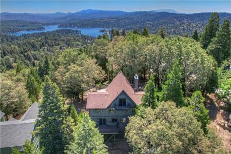 273 Shasta Drive, Lake Arrowhead, Califórnia 92317, Estados Unidos