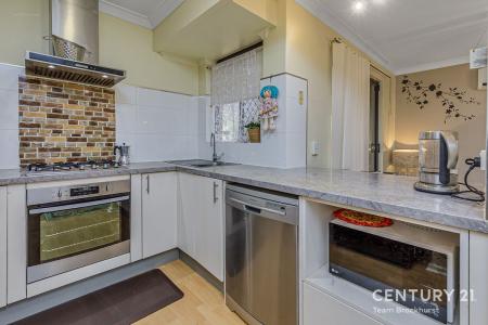 37 McNamara Drive, Thornlie, WA 6108, Australia