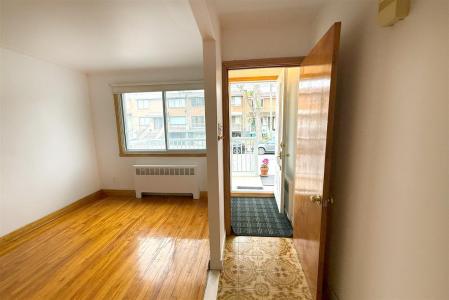 9151-9153  Rue Verville, Montréal (Ahuntsic-Cartierville), Quebec H2N 1Y5, Canada