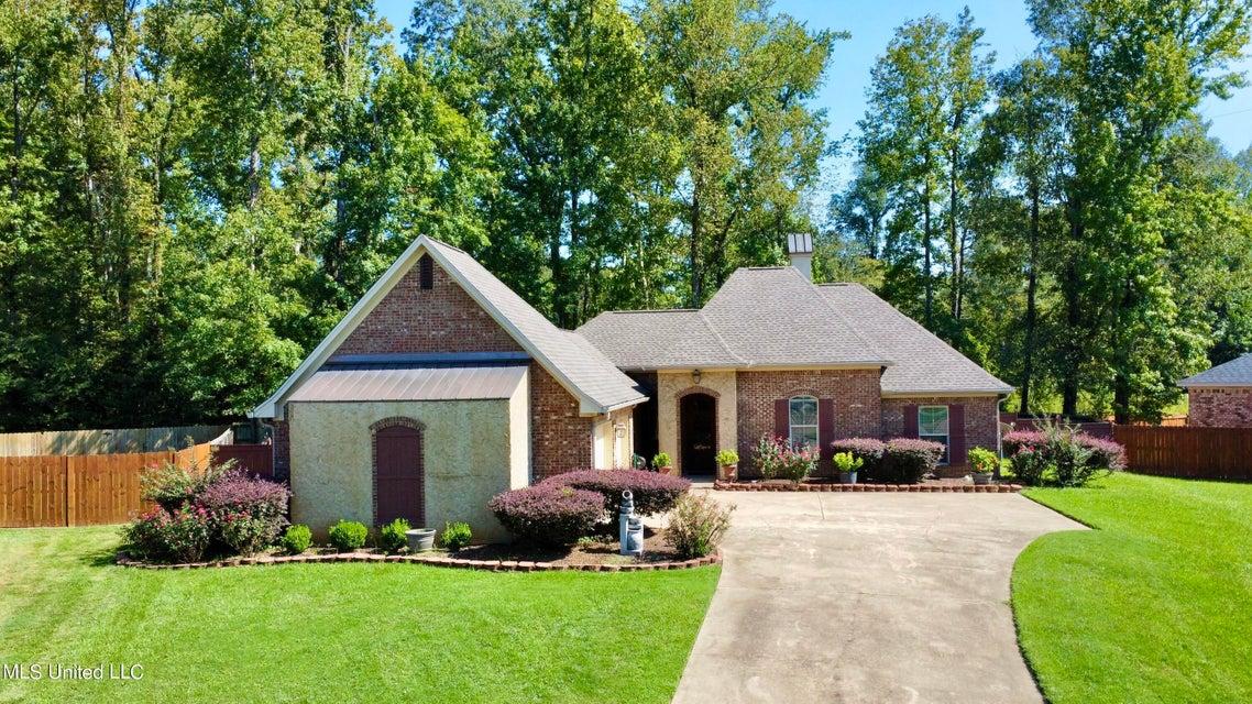 139 Glen Auburn Drive, Clinton, Mississippi 39056