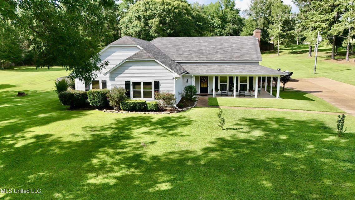102 Water Oaks Drive, Clinton, Mississippi 39056