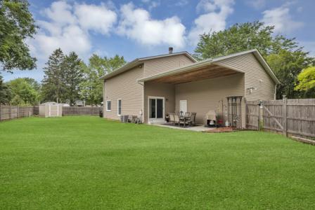 93 Faringdon Dr, Crystal Lake, Illinois 60014, USA
