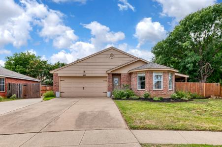 929 Comiskey Court, Saginaw, Texas 76179, USA