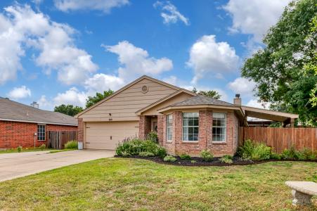 929 Comiskey Court, Saginaw, Texas 76179