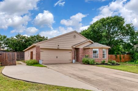 929 Comiskey Court, Saginaw, Texas 76179