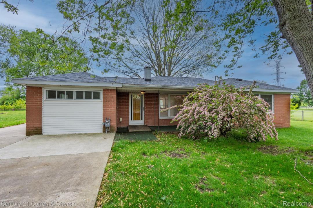 2548 Hearthside Drive, Ypsilanti, Michigan 48198, USA