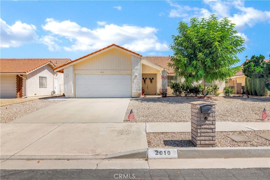 2010 Silver Oak Way, Hemet, Califórnia 92545, Estados Unidos