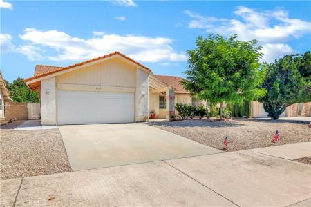 2010 Silver Oak Way, Hemet, California 92545, USA