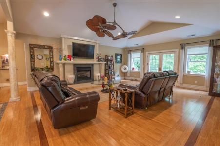 789 Natick, Cranston, Rhode Island 02921