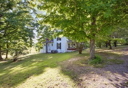 1885 N Soules Chapel Rd, Cunningham, Tennessee 37052, USA