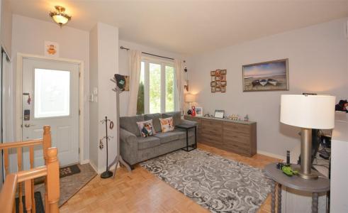 60 Rue Melba, Châteauguay, Québec J6J 5Z4, Canada