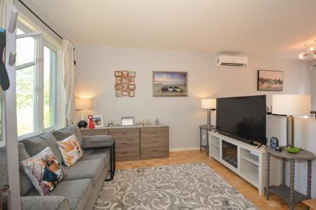 60 Rue Melba, Châteauguay, Québec J6J 5Z4, Canada