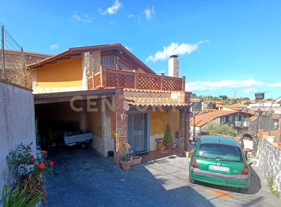 Via Santa Caterina, San Pietro Clarenza, Sicilia 95030, Italia