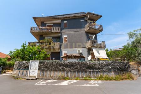 Via Madonna delle Lacrime, San Giovanni La Punta, Sicilia 95037, Italia