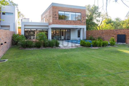 Avda. Guillermo Naumann, Hotel Los Alpes y de la Avda. Mbokaja Casa Pueblo Home , San Bernardino, Cordillera 00001, Paraguay