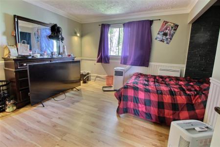 692  Rue des Sapins, Quebec J9T 3N2, Canada