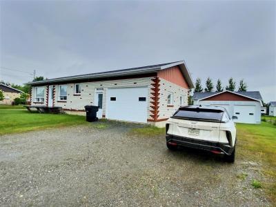 22  Rue de l'Église, Saint-Honoré-de-Témiscouata, Québec G0L 3K0, Canada