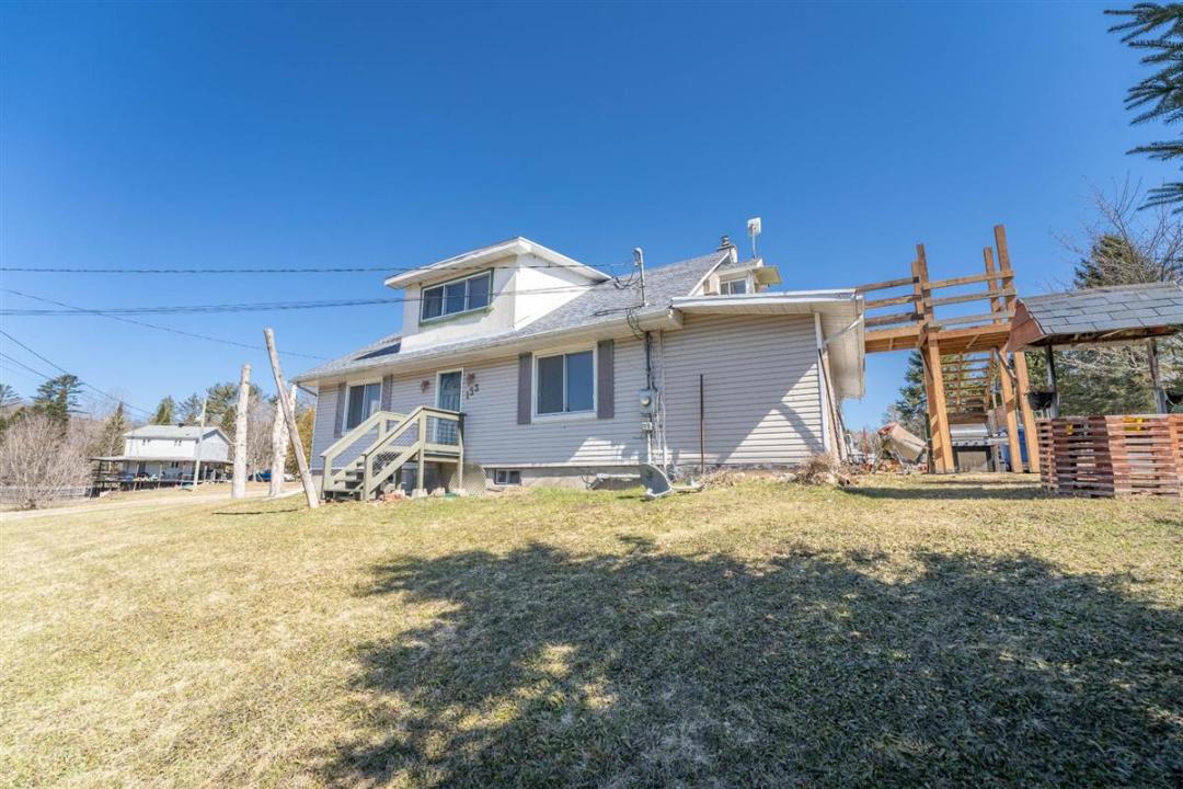 153 Route du Carrefour, Val-des-Monts, Квебек J8N 4E9, Канада