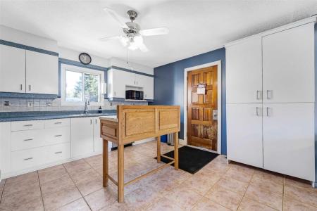 153 Route du Carrefour, Val-des-Monts, Квебек J8N 4E9, Канада