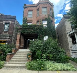 2645 N Whipple Street , 3, Chicago, Illinois 60647, USA