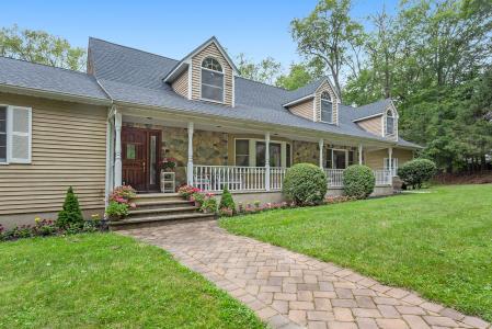 103 Burnt Meadow Rd, Ringwood, New Jersey 07456