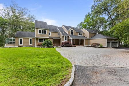 101 Rippling Brook Way, Bernardsville, NJ 07924, USA