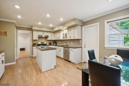 1 Hillary Court, Essex, Livingston Township, New Jersey 07039