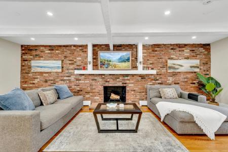 36 Saint Edward Road #2, East Boston, ماساتشوستس 02128, الولايات المتحدة