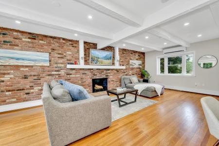 36 Saint Edward Road #2, East Boston, ماساتشوستس 02128, الولايات المتحدة