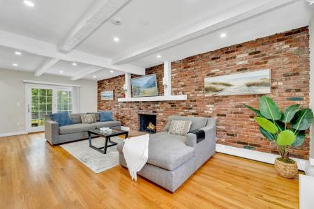 36 Saint Edward Road #2, East Boston, ماساتشوستس 02128, الولايات المتحدة