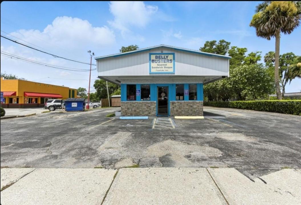 930 N WOODLAND BOULEVARD, DELAND, פלורידה 32720, ארצות הברית של אמריקה